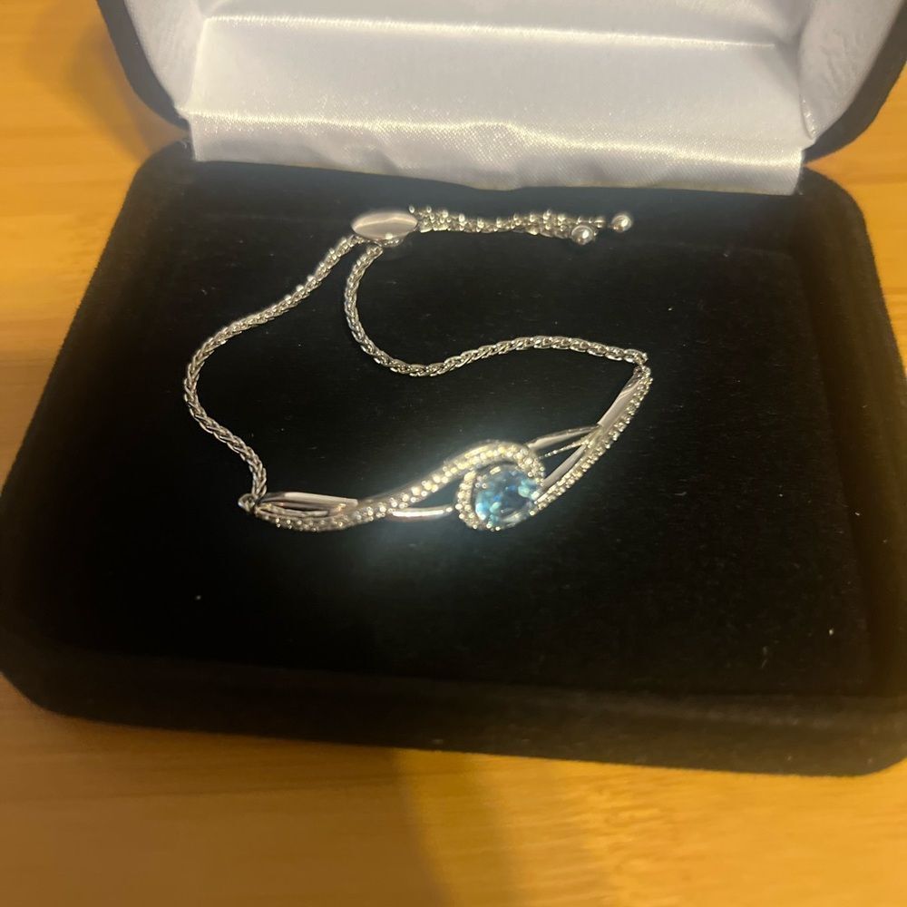 Kay Jewelers Bracelet with diamonds around & a beautiful sapphire center - Picture 9 of 16